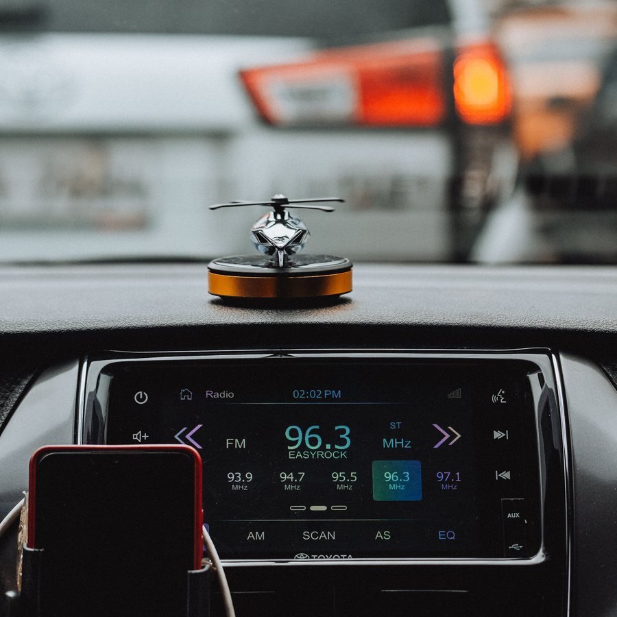 Dashboard phone mount