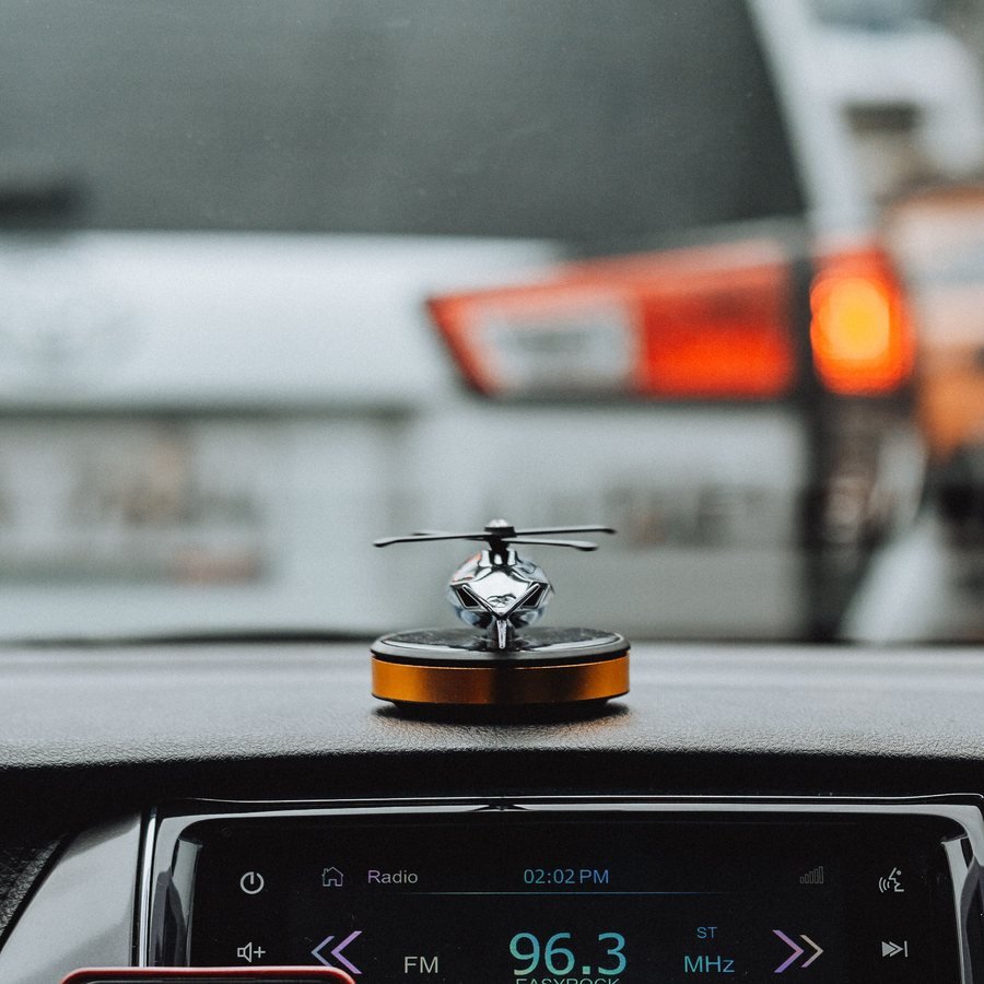 Smart dashboard holder