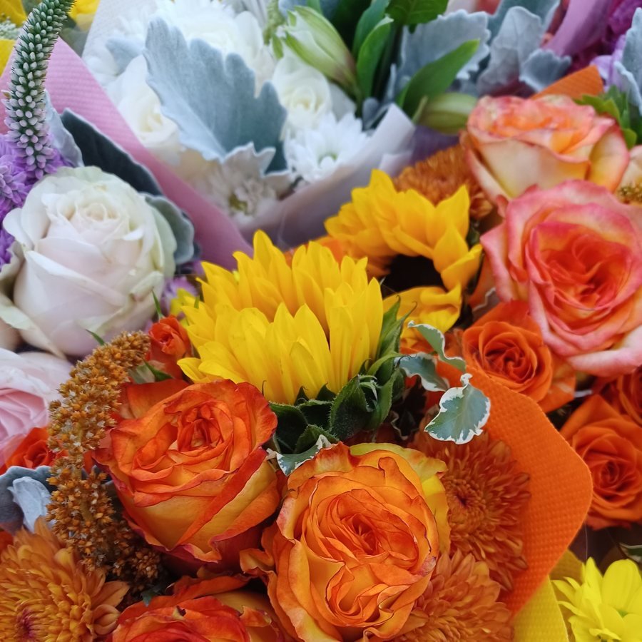 Warm rose bouquet