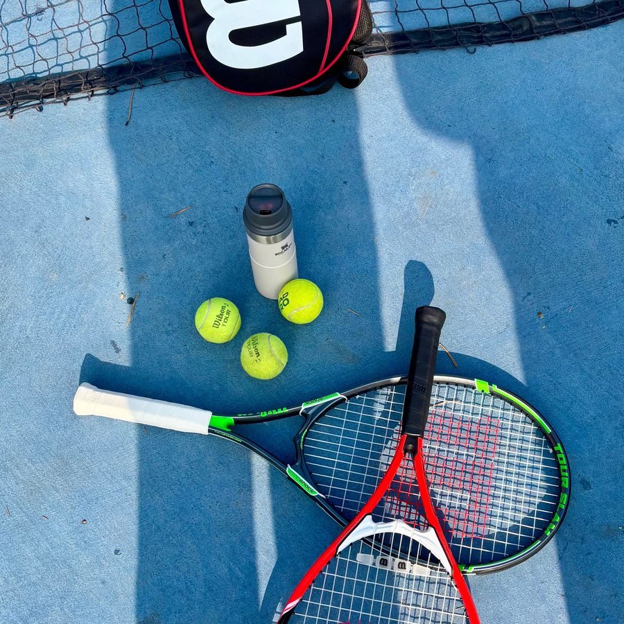 Court tennis set